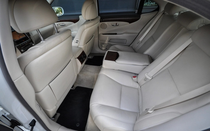 Lexus LS cena 98500 przebieg: 156100, rok produkcji 2012 z Katowice małe 277